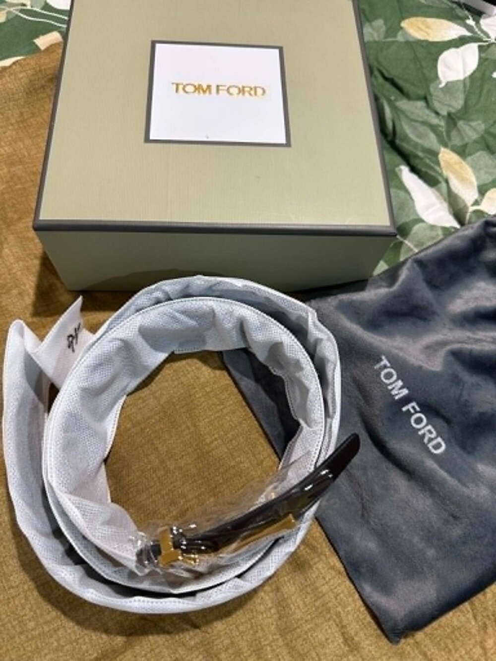 TOM FORD T-Buckle Leather Belt with box and packing